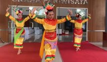 Tari Sri Kuning di Graha Pariwisata