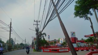 Tiang Kabel Miring