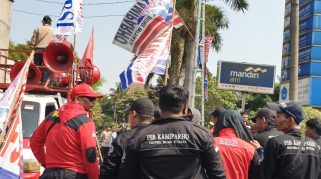 Demo karyawan Hotel Bumi Wiyata